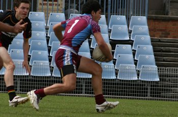 Chase Stanley Cup - Illawarra SHS v The HILLS SHS action (photo : ourfootymedia) 