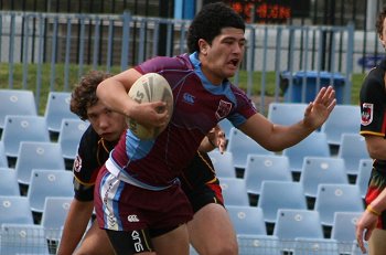 Chase Stanley Cup - Illawarra SHS v The HILLS SHS action (photo : ourfootymedia) 