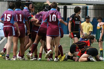 Chase Stanley Cup - Illawarra SHS v The HILLS SHS action (photo : ourfootymedia) 