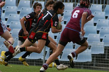 Chase Stanley Cup - Illawarra SHS v The HILLS SHS action (photo : ourfootymedia) 