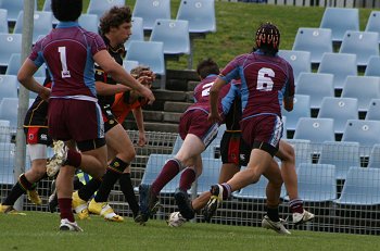 Chase Stanley Cup - Illawarra SHS v The HILLS SHS action (photo : ourfootymedia) 