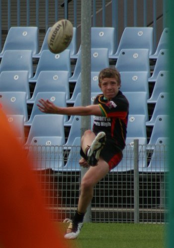 Chase Stanley Cup - Illawarra SHS v The HILLS SHS action (photo : ourfootymedia) 