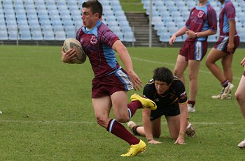 Chase Stanley Cup - Illawarra SHS v The HILLS SHS action (photo : ourfootymedia) 