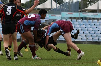 Chase Stanley Cup - Illawarra SHS v The HILLS SHS action (photo : ourfootymedia) 