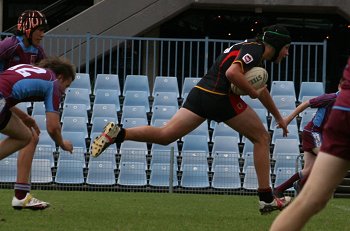 Chase Stanley Cup - Illawarra SHS v The HILLS SHS action (photo : ourfootymedia) 