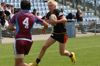 Chase Stanley Cup - Illawarra SHS v The HILLS SHS action (photo : ourfootymedia) 