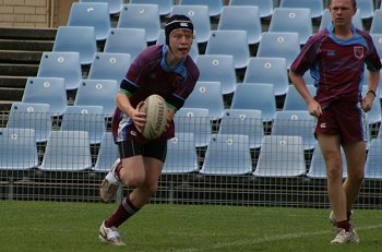 Chase Stanley Cup - Illawarra SHS v The HILLS SHS action (photo : ourfootymedia) 