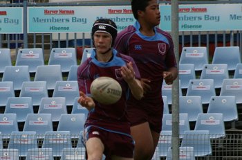 Chase Stanley Cup - Illawarra SHS v The HILLS SHS action (photo : ourfootymedia) 