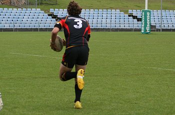 Chase Stanley Cup - Illawarra SHS v The HILLS SHS action (photo : ourfootymedia) 