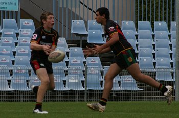 Chase Stanley Cup - Illawarra SHS v The HILLS SHS action (photo : ourfootymedia) 