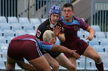 Chase Stanley Cup - Illawarra SHS v The HILLS SHS action (photo : ourfootymedia) 