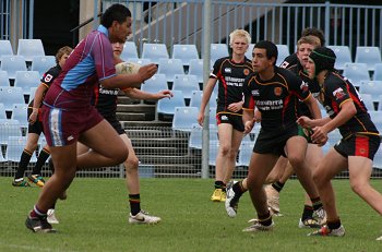 Chase Stanley Cup - Illawarra SHS v The HILLS SHS action (photo : ourfootymedia) 