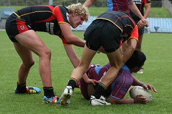 Chase Stanley Cup - Illawarra SHS v The HILLS SHS action (photo : ourfootymedia) 