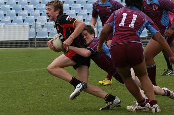 Chase Stanley Cup - Illawarra SHS v The HILLS SHS action (photo : ourfootymedia) 