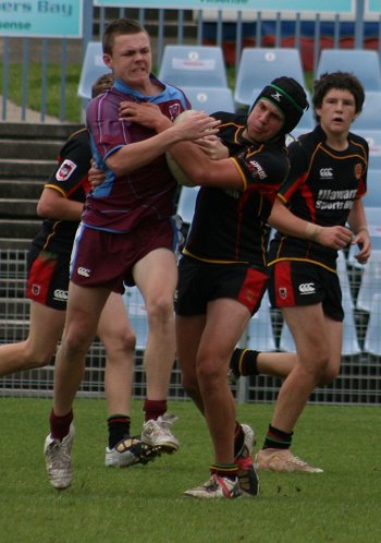Chase Stanley Cup - Illawarra SHS v The HILLS SHS action (photo : ourfootymedia) 