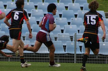 Chase Stanley Cup - Illawarra SHS v The HILLS SHS action (photo : ourfootymedia) 