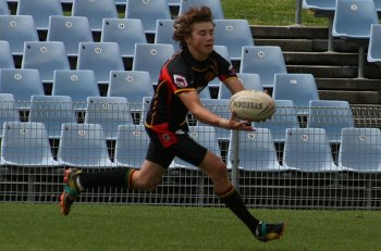 Chase Stanley Cup - Illawarra SHS v The HILLS SHS action (photo : ourfootymedia) 