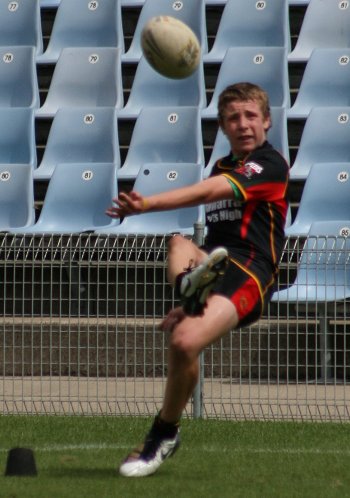 Chase Stanley Cup - Illawarra SHS v The HILLS SHS action (photo : ourfootymedia) 