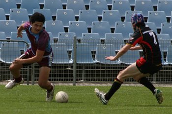 Chase Stanley Cup - Illawarra SHS v The HILLS SHS action (photo : ourfootymedia) 
