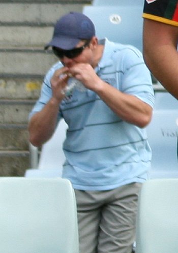 Super Coach Brad MURREY munching out (Photo's : Steve Montgomery / OurFootyTeam.com) 