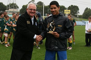 Mr. John Coates from the ARL was on hand to present thwe Buckley Shield Medals (Photo : ourfootymedia) 