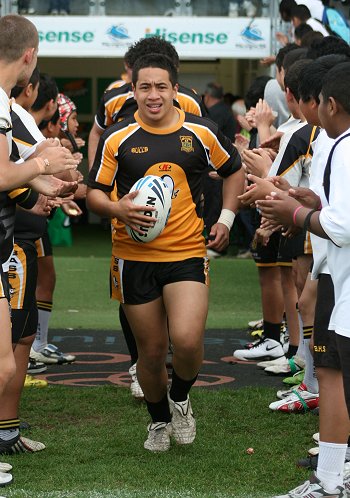 NSWCHS UNI SHIELD Grand Final Endeavour SHS v Bass HS action (Photo's : ourfootymedia)