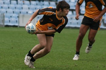 NSWCHS UNI SHIELD Grand Final Endeavour SHS v Bass HS action (Photo's : ourfootymedia)