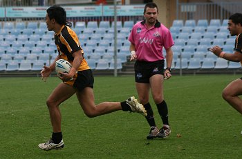 NSWCHS UNI SHIELD Grand Final Endeavour SHS v Bass HS action (Photo's : ourfootymedia)