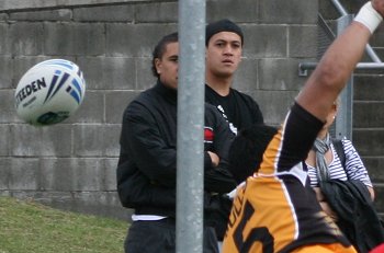 NSWCHS UNI SHIELD Grand Final Endeavour SHS v Bass HS action (Photo's : ourfootymedia)