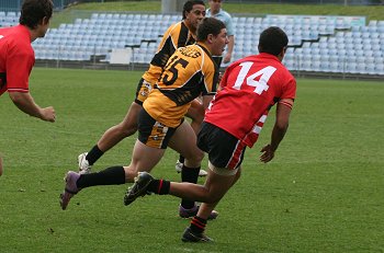 NSWCHS UNI SHIELD Grand Final Endeavour SHS v Bass HS action (Photo's : ourfootymedia)
