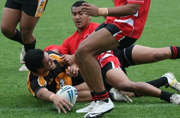 NSWCHS UNI SHIELD Grand Final Endeavour SHS v Bass HS action (Photo's : ourfootymedia)
