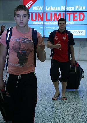 AIS arrive home (Photo : OurFootyMedia)