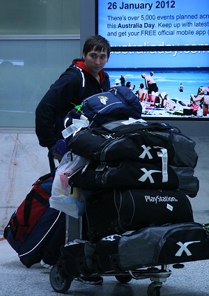 AIS arrive home (Photo : OurFootyMedia)