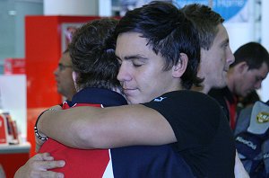 AIS arrive home (Photo : OurFootyMedia)