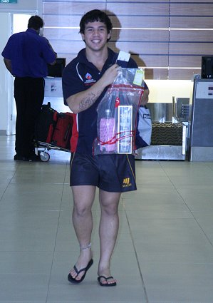 AIS arrive home (Photo : OurFootyMedia)