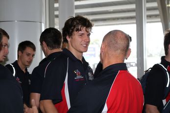 AIS arrive home (Photo : OurFootyMedia)