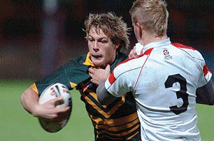 Gerard Beale tries to get away from his English opponent (Photo : RLPhotos.com )