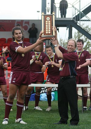 QLD Skipper Ryan JAMES ans Qld coach  Geoff Bagnall hold up the 2009 ASSRL Championship Trophy (Photo : ourfooty media)