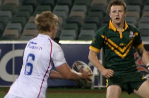 Callum Phillips looks for a gap - AUSTRALIAN SCHOOLBOYS v GBC U18 YOUNG LIONS 1st Test 2009 ACTION (Photo's : ourfootymedia)