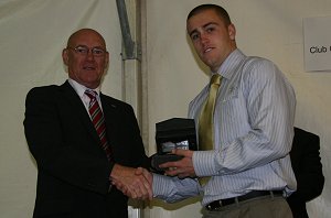 Cameron King recieves GBCL coaches award (Photo : ourfootymedia)