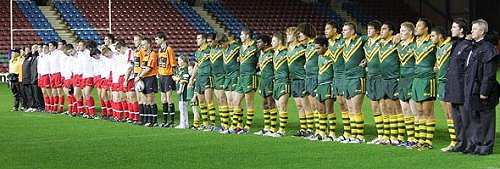 Both teams line up beore the 2 nd Test at Halton Stadium  ( Exclusive OFT Photo :OFT / RLPhotos.com  - Maurice JONES )