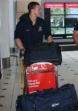 Australian Schoolboys arrive in Sydney (Photo : ourfootymedia) 