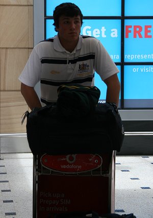 Australian Schoolboys arrive in Sydney (Photo : ourfootymedia) 