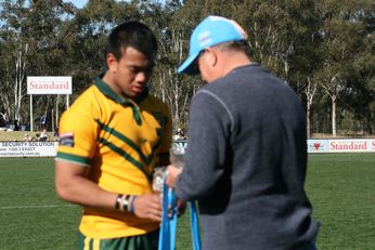 Richard Kennar recieves his Man of the Match award (Photo : OurFootyMedia)