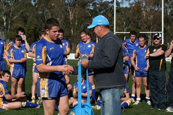 Mitchell Shaw recieves his Man of the Match award (Photo : OurFootyMedia)