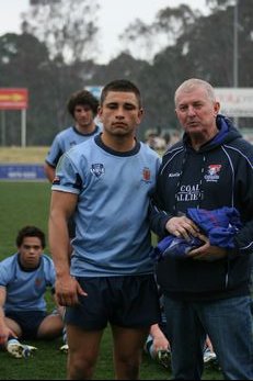 Evander CUMMINGS recieves his Player of the Match Award (Photo : OurFootyMedia) 