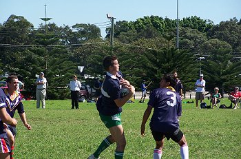 A good over head mark by the 18's fullsback (Photo : ourfooty media)